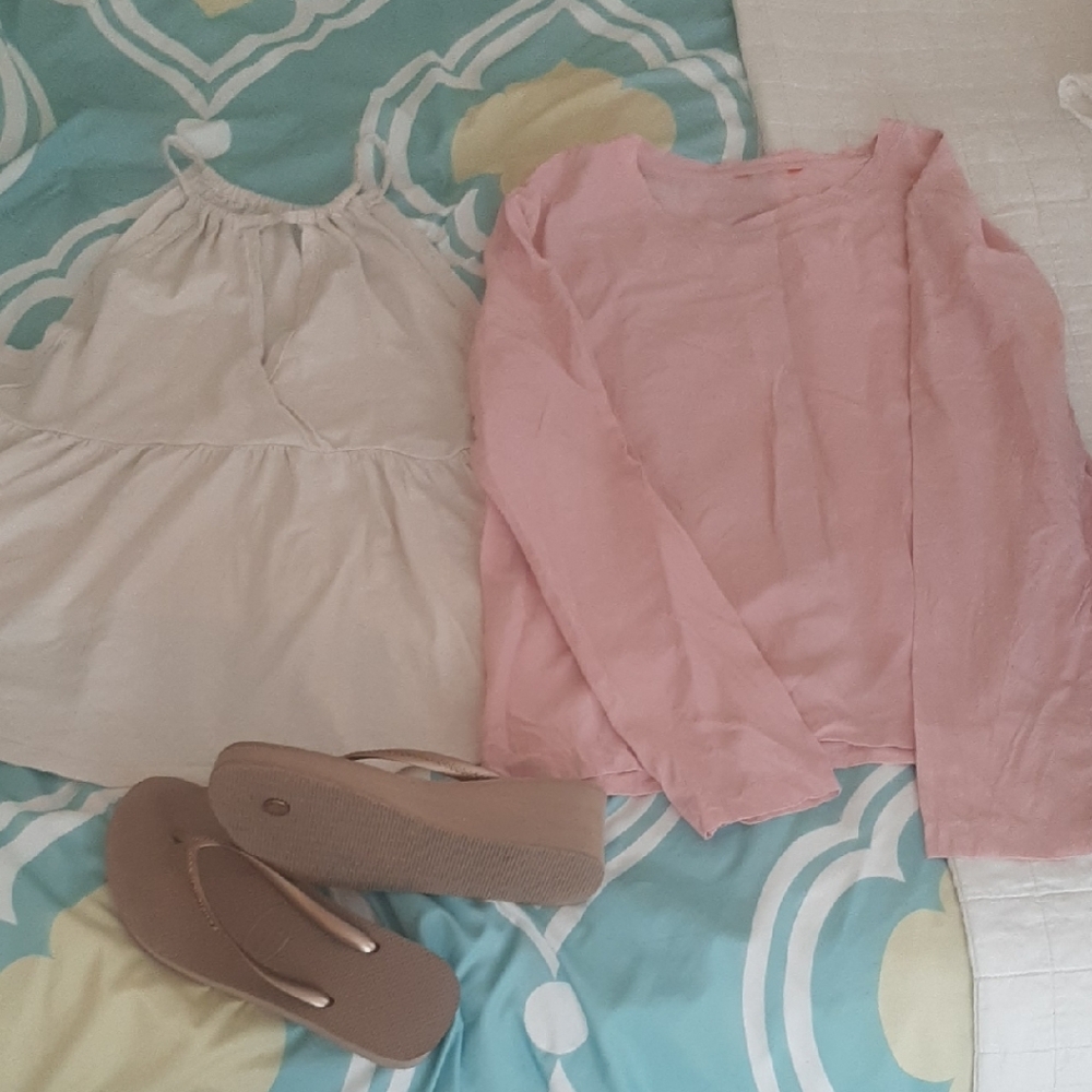 3😃BUNDLE Havianas Gold Sx 8,SILK Joe Fresh, AmerEagle Cotton Tank
